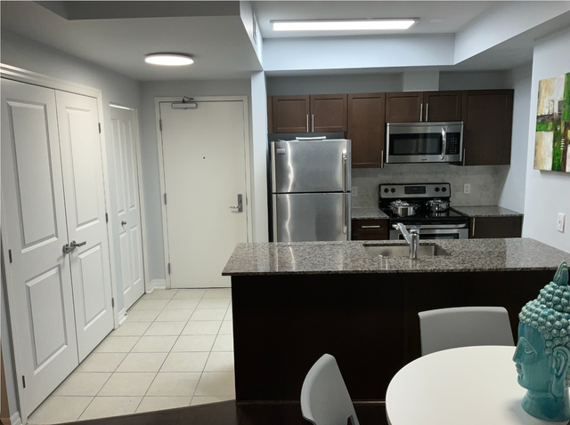 Freshly renovated 1-bedroom condo in Ottawa (Beechwood) - Photo 6