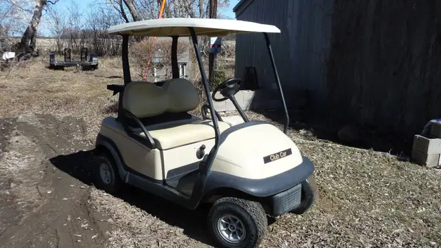 Golf cart - Photo 2