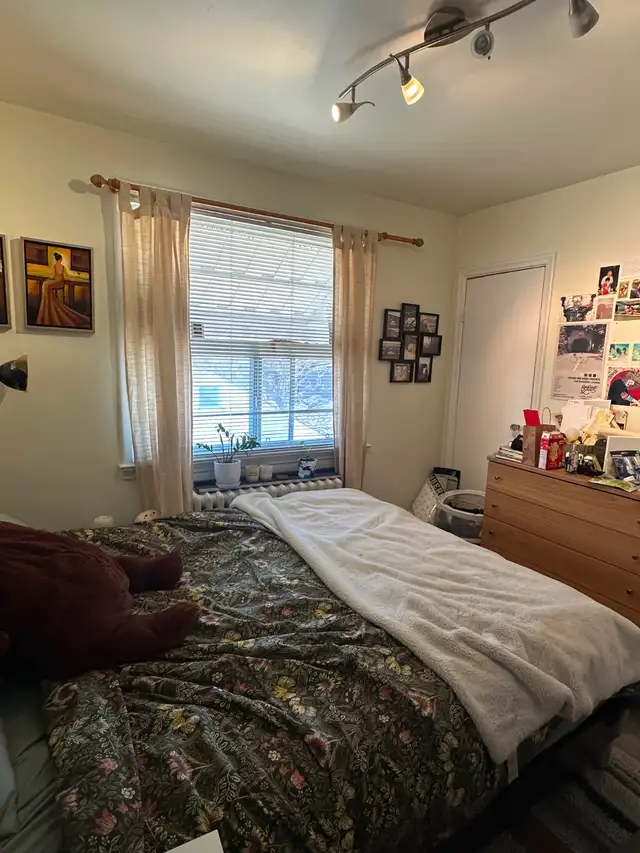 Beautiful 3 Bedroom Apartment - Private Laundry - Parking - Photo 10