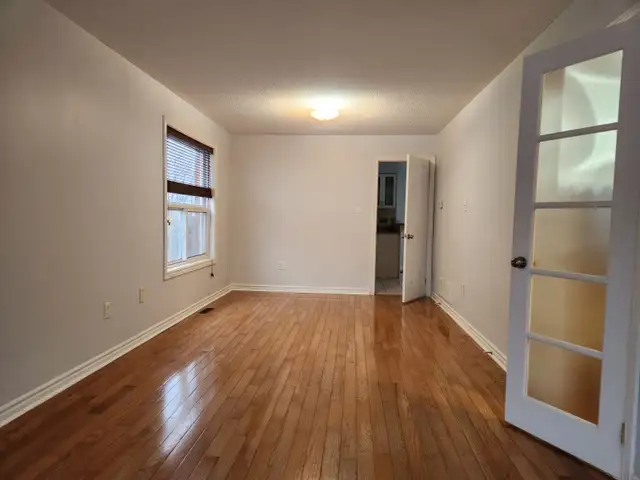 In Barrie The whole house Bright and Sunny 2 Storey  for rent. - Photo 5