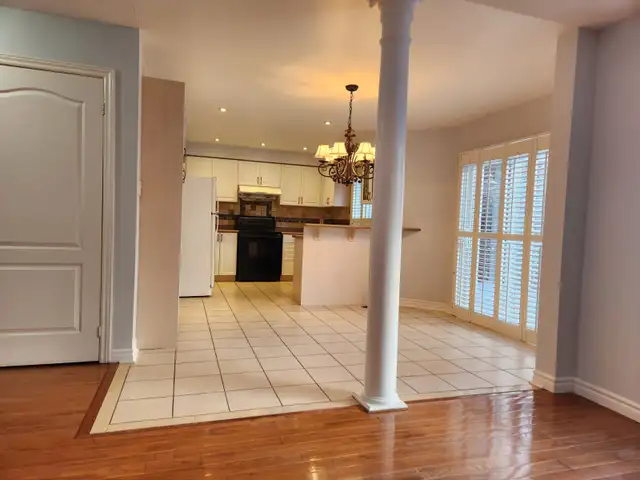 In Barrie The whole house Bright and Sunny 2 Storey  for rent. - Photo 9