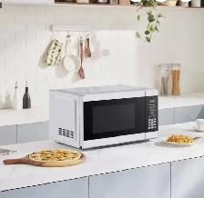 Hamilton Beach 0.7 Cu. Ft. Microwave 700W - Photo 2