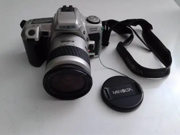 MINOLTA FILM CAMERA WITH ZOOM LENS AND FLASH LIGHT (Like New) - Photo 2