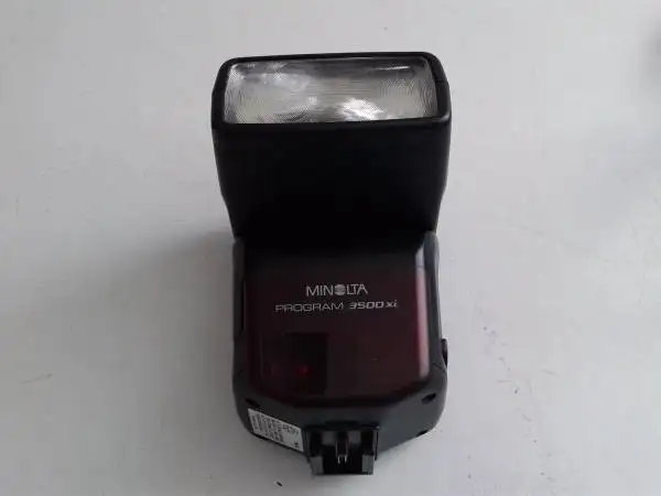 MINOLTA FILM CAMERA WITH ZOOM LENS AND FLASH LIGHT (Like New) - Photo 4