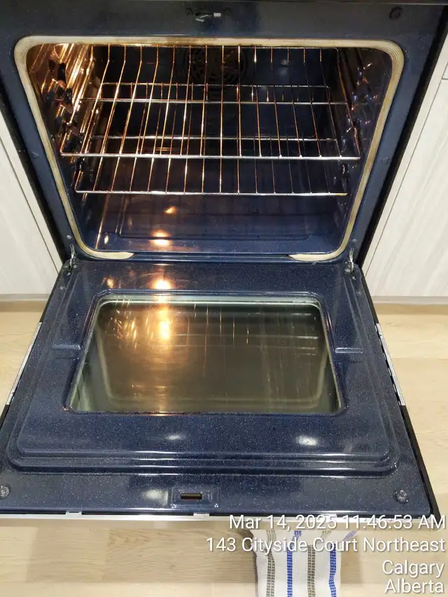 Professional cleaner available for work - Photo 2