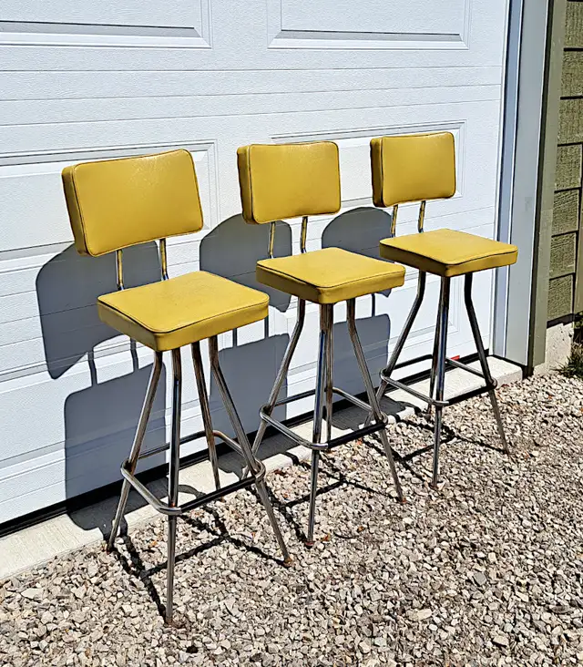 VINTAGE MCM 3 YELLOW BAR STOOLS by COOEY - Photo 2