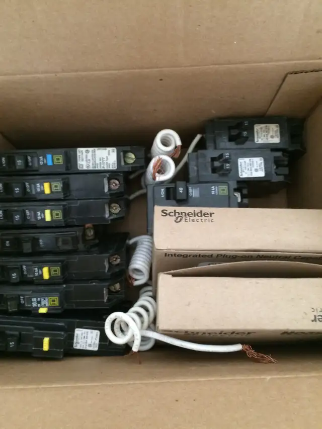 Electrical breakers - Photo 4