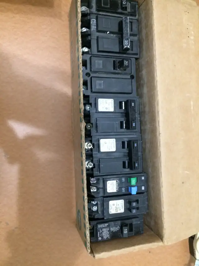 Electrical breakers - Photo 8