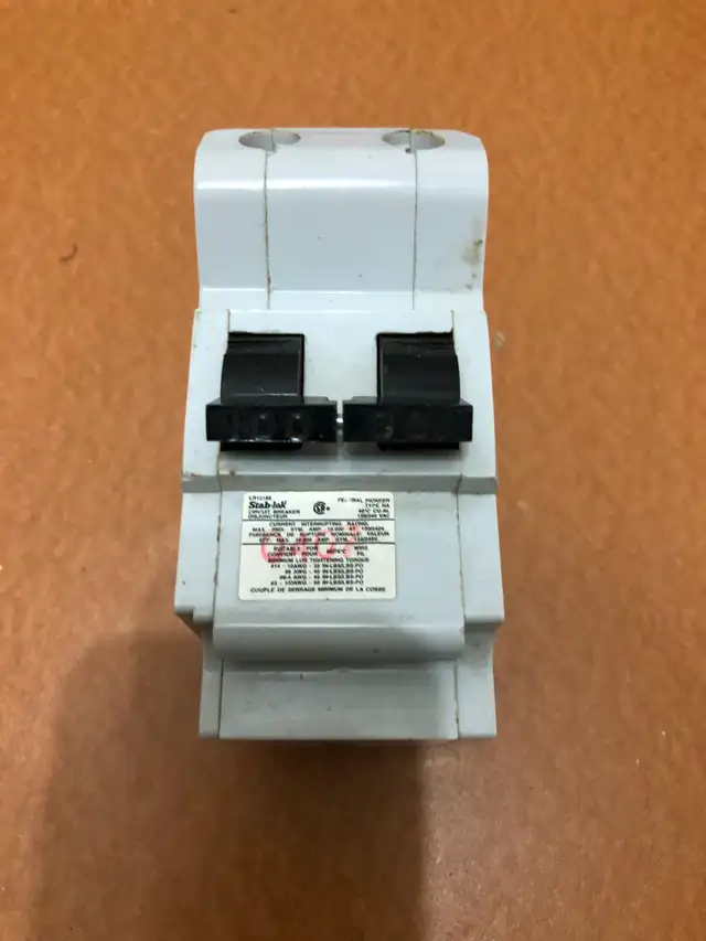 Electrical breakers - Photo 10