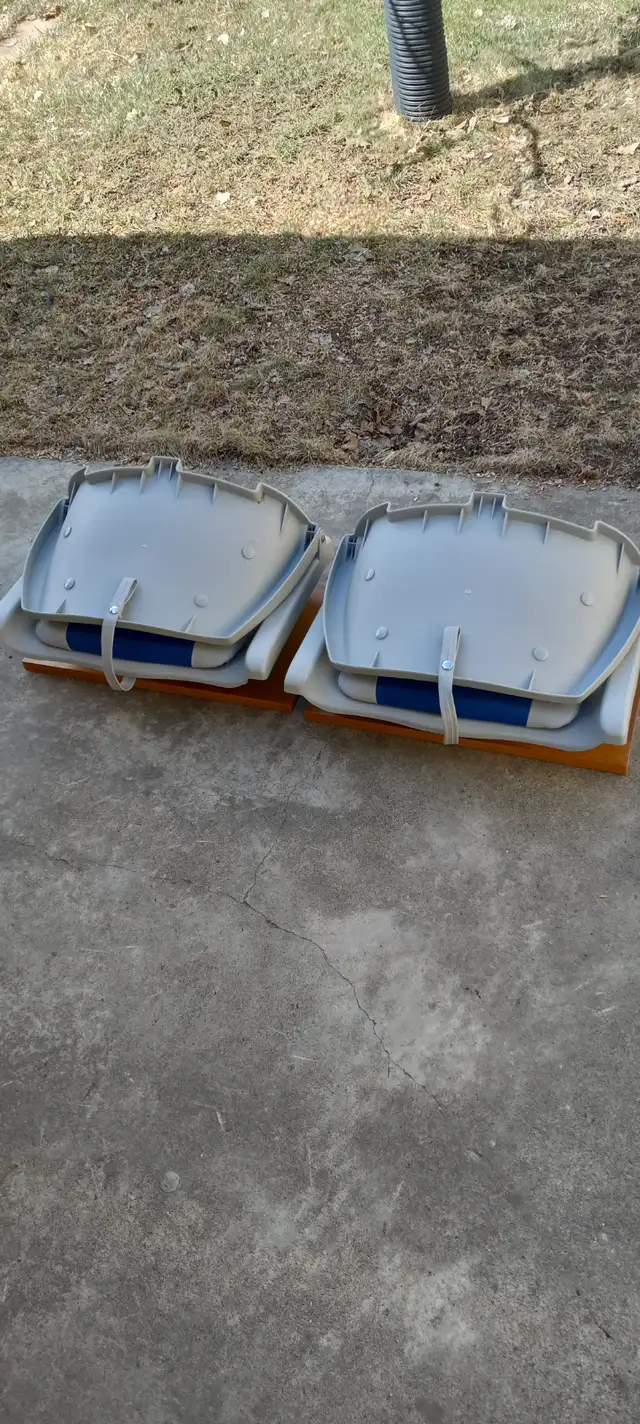 Power Fist Foldable Boat Seat - Like New - Photo 5