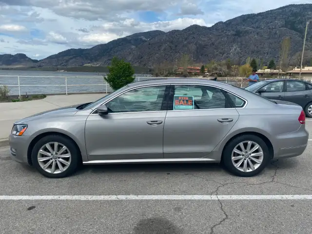 VW Passat 2012 4 door no accidents, clean and maintained