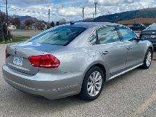 VW Passat 2012 4 door no accidents, clean and maintained - Photo 3