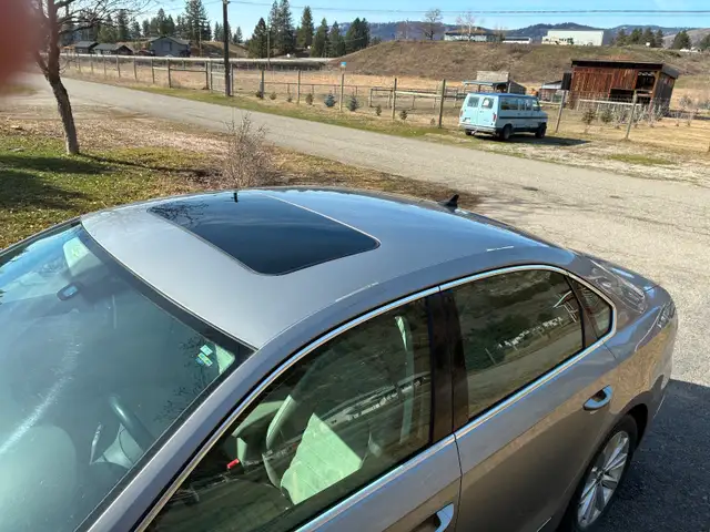 VW Passat 2012 4 door no accidents, clean and maintained - Photo 7