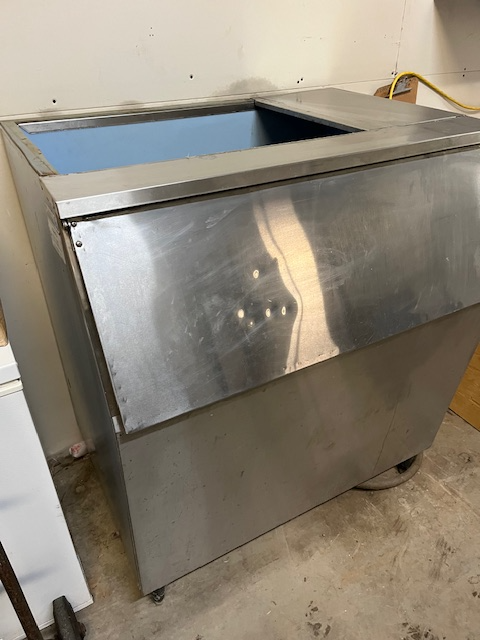 Ice storage bin - Photo 2