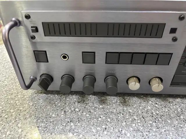 Carver MXR-2000 Reciever With Remote As Is For Parts - Photo 3