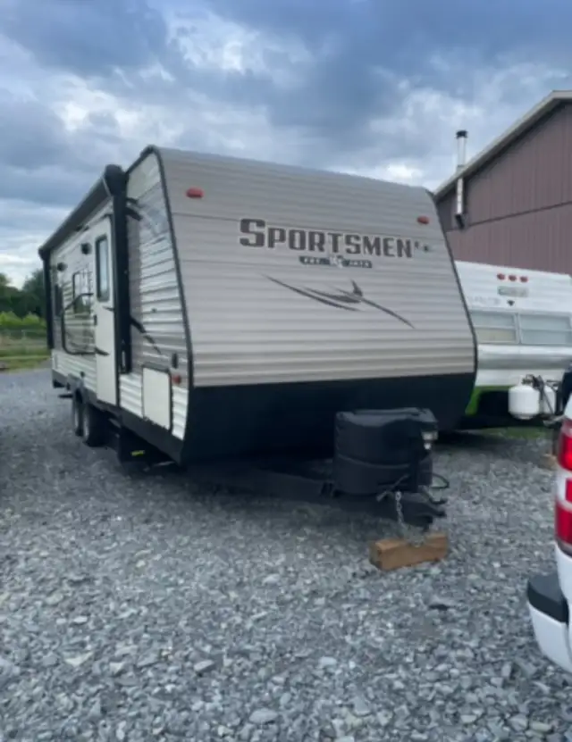 2019 Sportsmen 240 THLE 24 feet Toy Hauler