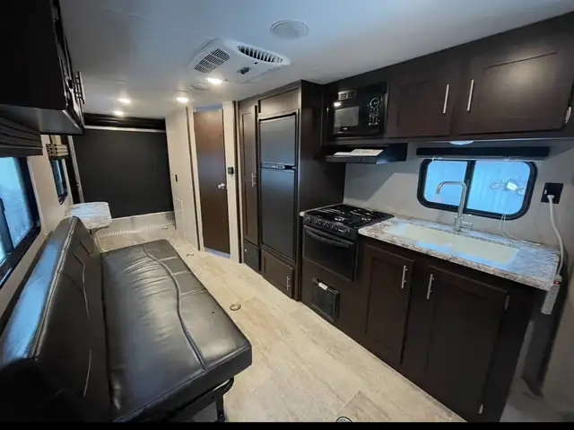 2019 Sportsmen 240 THLE 24 feet Toy Hauler - Photo 4