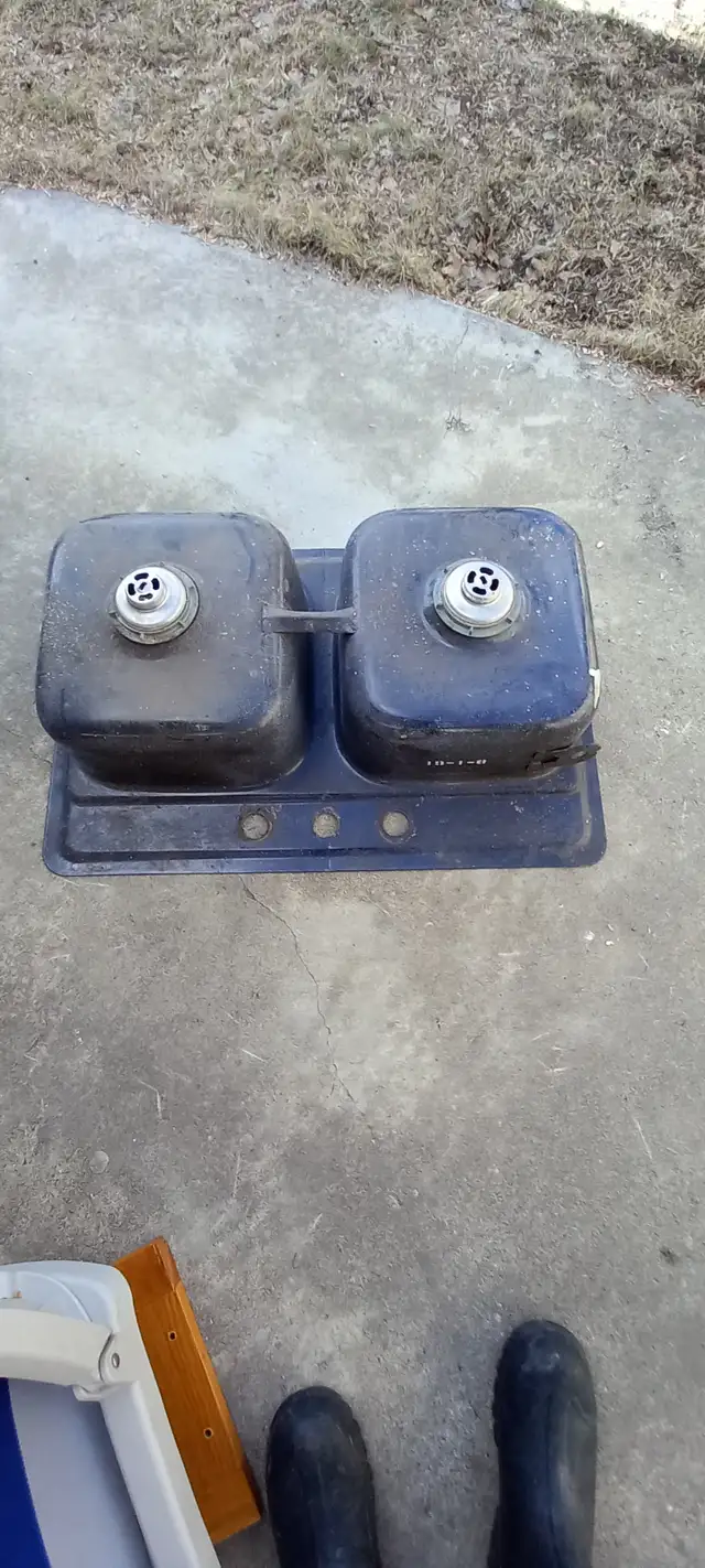 Double Kitchen Sink - Photo 2