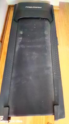 FOLDING TREADMILL (Like New)