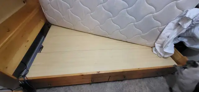 Solid Pine Twin Bed - Photo 3