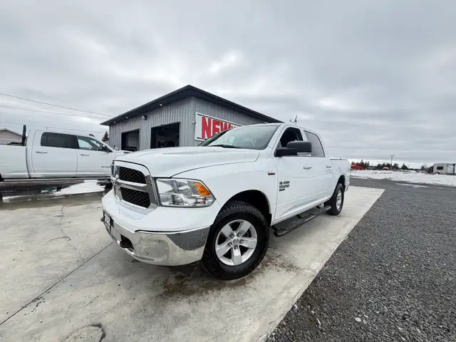 2022 RAM 1500 CLASSIC SLT CREW CAB 4X4  5.7L V8 HEMI  FINANCIN