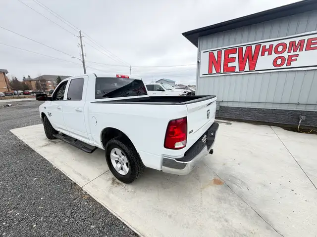 2022 RAM 1500 CLASSIC SLT CREW CAB 4X4  5.7L V8 HEMI  FINANCIN - Photo 3