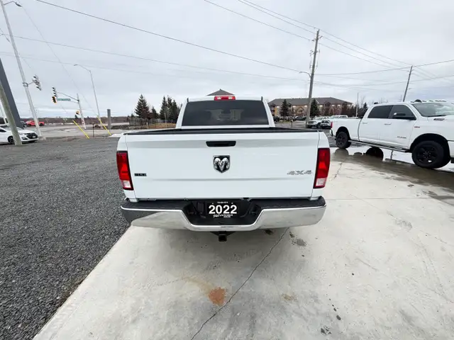 2022 RAM 1500 CLASSIC SLT CREW CAB 4X4  5.7L V8 HEMI  FINANCIN - Photo 4