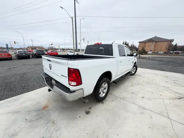 2022 RAM 1500 CLASSIC SLT CREW CAB 4X4  5.7L V8 HEMI  FINANCIN - Photo 5