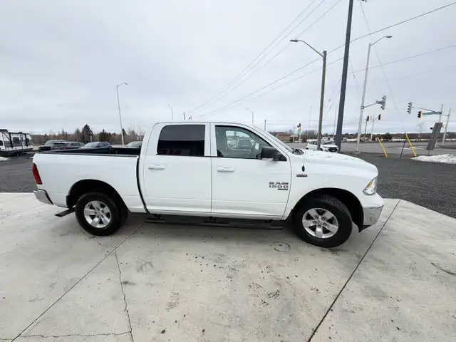 2022 RAM 1500 CLASSIC SLT CREW CAB 4X4  5.7L V8 HEMI  FINANCIN - Photo 6