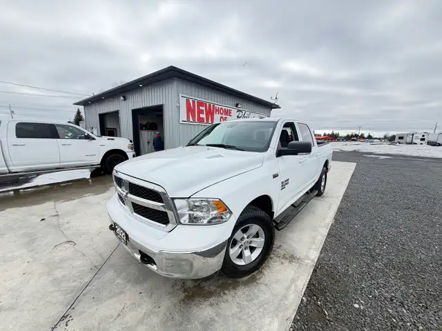 2022 RAM 1500 CLASSIC SLT CREW CAB 4X4  5.7L V8 HEMI  FINANCIN - Photo 8