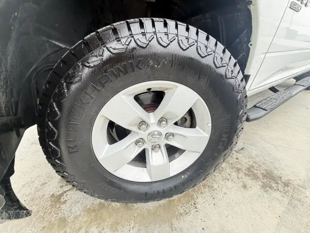 2022 RAM 1500 CLASSIC SLT CREW CAB 4X4  5.7L V8 HEMI  FINANCIN - Photo 9