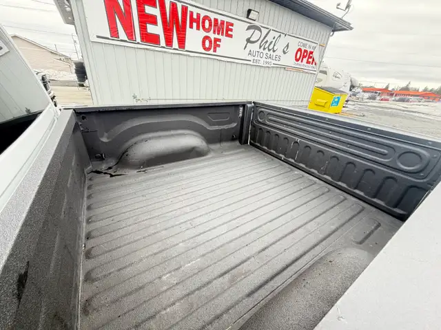 2022 RAM 1500 CLASSIC SLT CREW CAB 4X4  5.7L V8 HEMI  FINANCIN - Photo 11