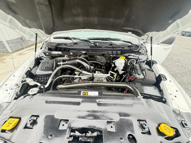 2022 RAM 1500 CLASSIC SLT CREW CAB 4X4  5.7L V8 HEMI  FINANCIN - Photo 12