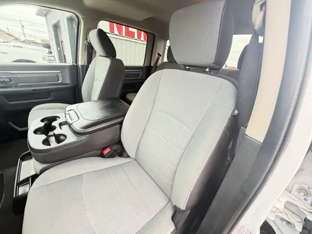 2022 RAM 1500 CLASSIC SLT CREW CAB 4X4  5.7L V8 HEMI  FINANCIN - Photo 14