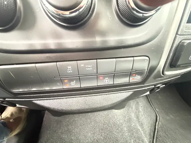 2022 RAM 1500 CLASSIC SLT CREW CAB 4X4  5.7L V8 HEMI  FINANCIN - Photo 17