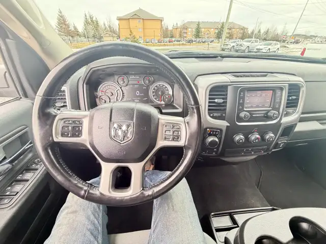 2022 RAM 1500 CLASSIC SLT CREW CAB 4X4  5.7L V8 HEMI  FINANCIN - Photo 18