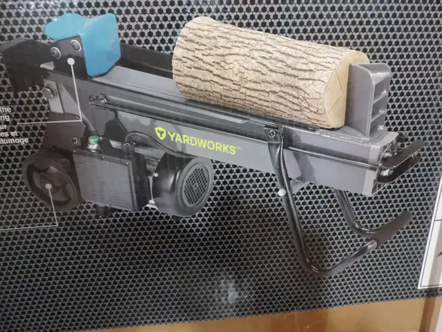 Yard Works 4 ton Log Splitter - Photo 2