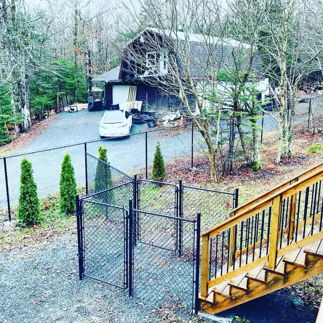 Chain link fence - Photo 3