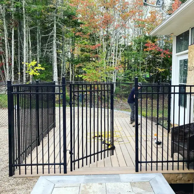 Chain link fence - Photo 4