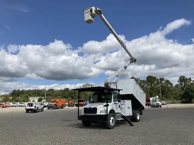 2023 Freightliner M2-106 Terex XT56 PRO Bucket Truck - Photo 2