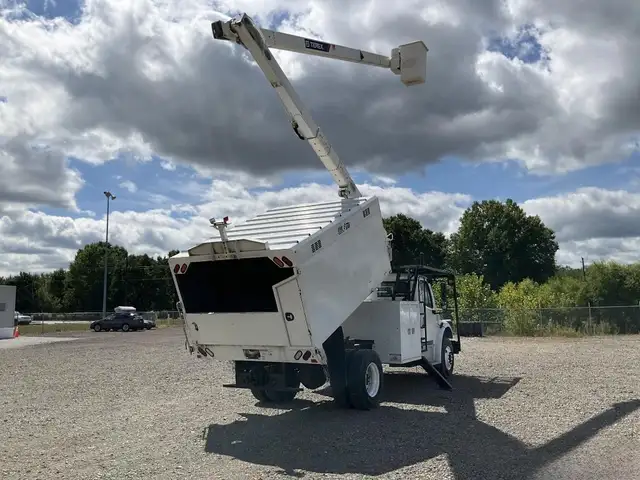 2023 Freightliner M2-106 Terex XT56 PRO Bucket Truck - Photo 3