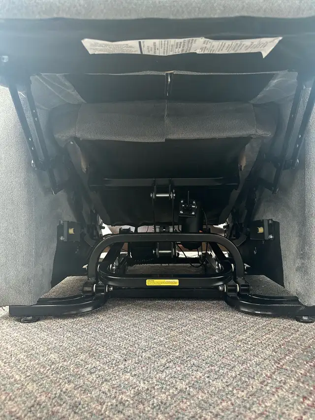 Lazy boy lift chair with massage and heat. - Photo 5