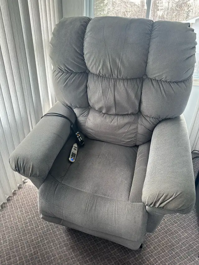 Lazy boy lift chair with massage and heat. - Photo 7