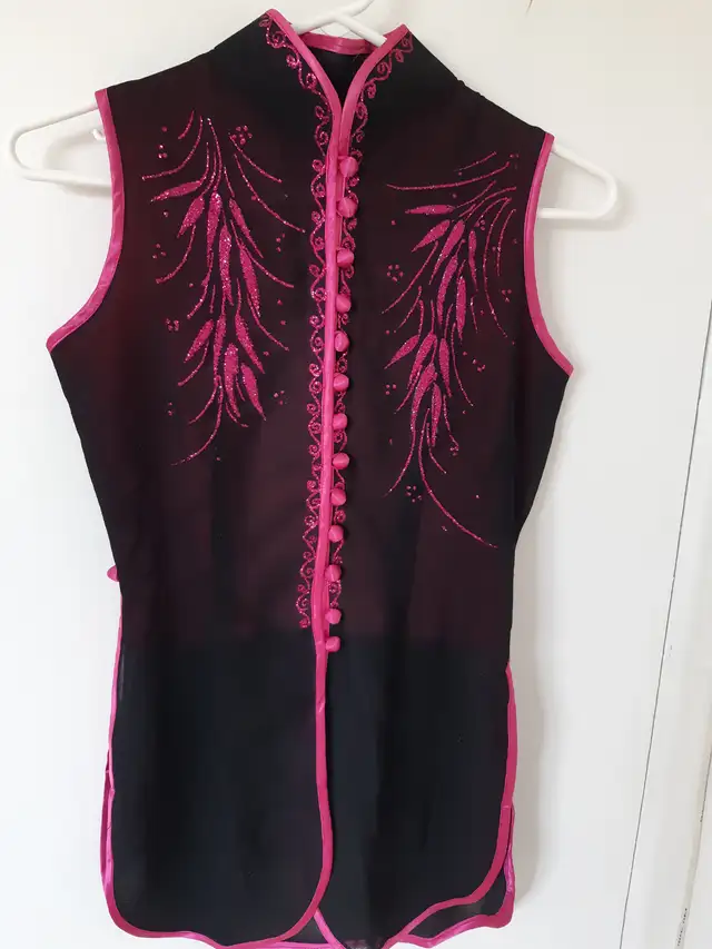 A PINK SET OF CLOTHES (Brand New) - Photo 2