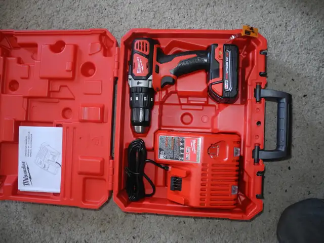 Milwakee New  Drill with battrey and charger