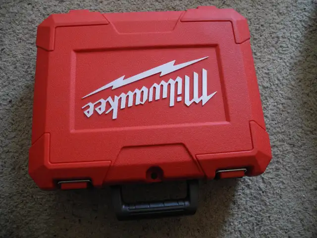 Milwakee New  Drill with battrey and charger - Photo 2