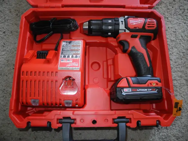 Milwakee New  Drill with battrey and charger - Photo 3