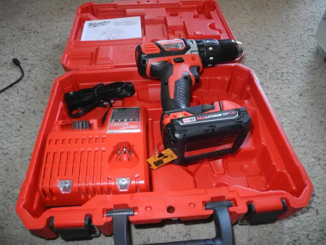 Milwakee New  Drill with battrey and charger - Photo 5