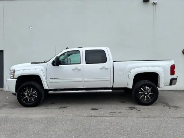 2014 Chevrolet Silverado 2500HD LTZ 4WD LEATHER-ROOF-NAVI-CAMERA - Photo 3