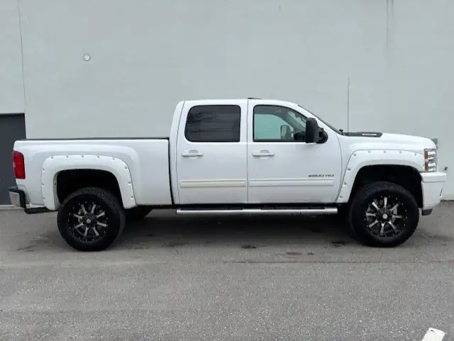 2014 Chevrolet Silverado 2500HD LTZ 4WD LEATHER-ROOF-NAVI-CAMERA - Photo 9